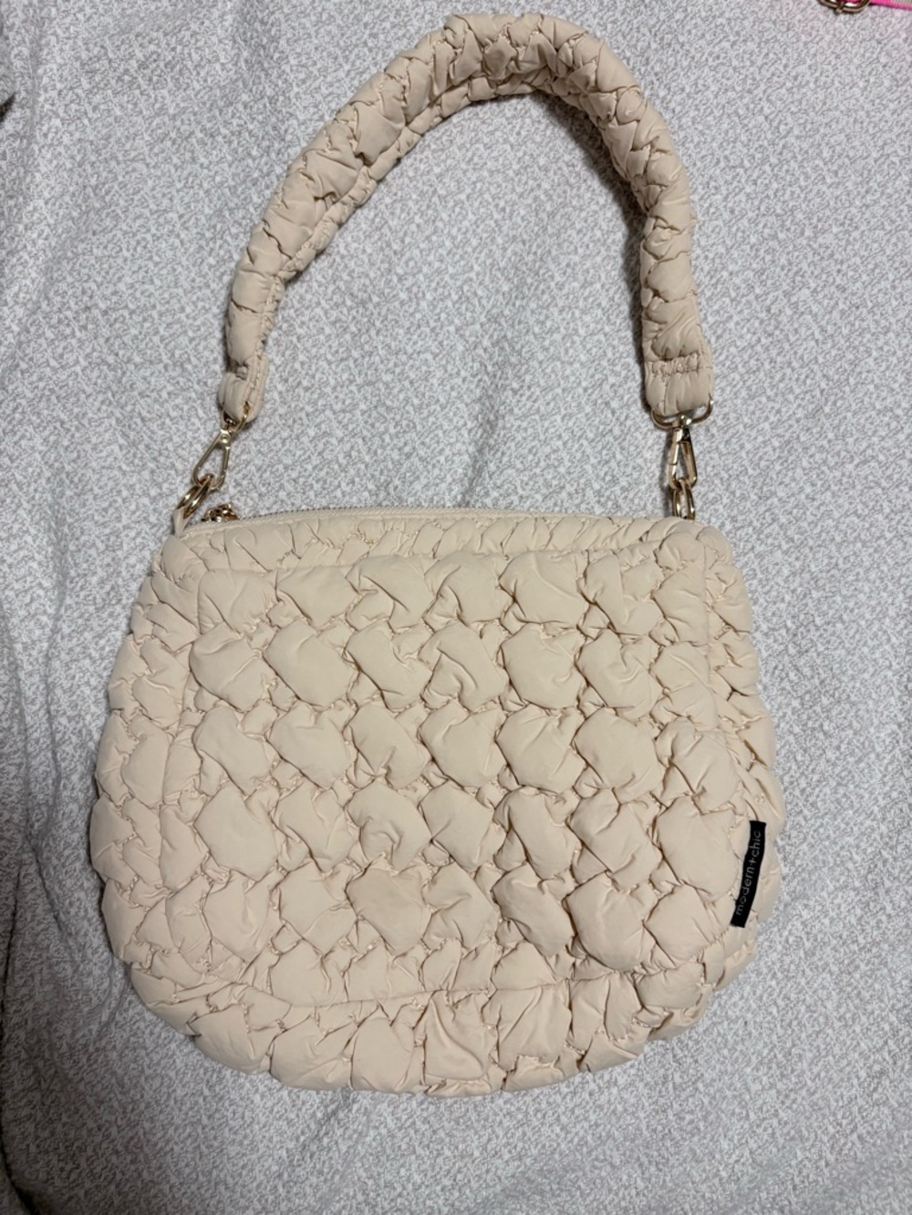 modern+chic
Alyssa Quilted Convertible Bag Made you Look - Picture 2 of 6